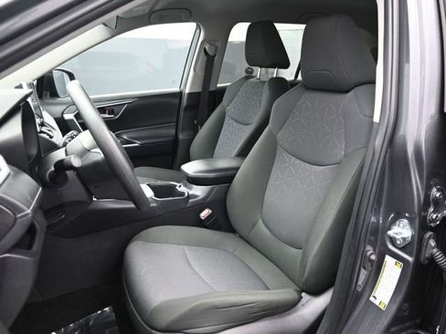 Used 2025 Toyota RAV4 XLE image 8