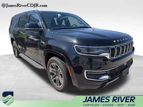 Used 2024 Jeep Wagoneer L Series II w/ Flexible Seating Group image 4