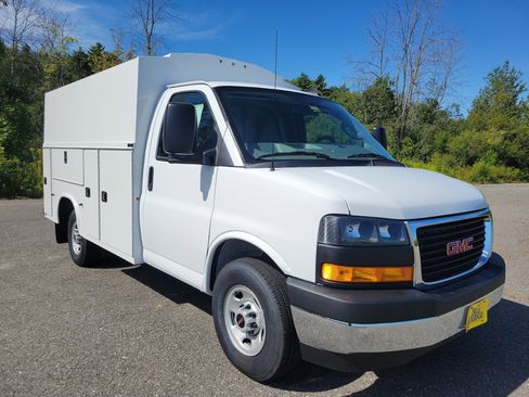 New 2025 GMC Savana 3500 w/ Power Convenience Package image 9