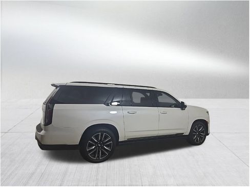 Certified 2024 Cadillac Escalade ESV Sport Platinum image 5
