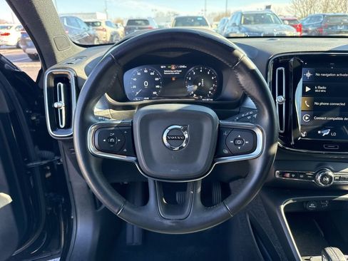 Used 2020 Volvo XC40 T5 Momentum w/ Premium Package image 12