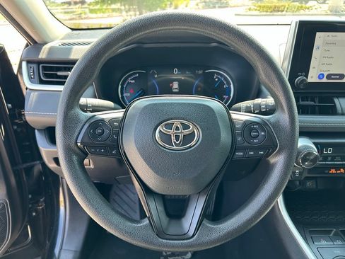 Used 2025 Toyota RAV4 XLE AWD/4WD image 10