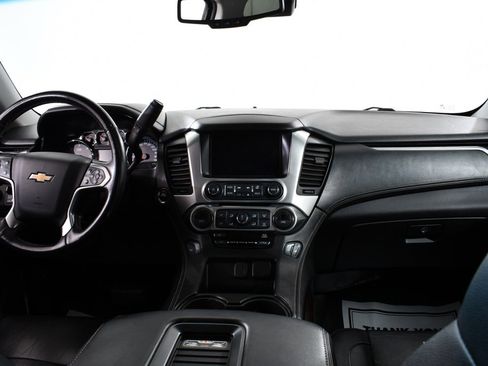 Used 2017 Chevrolet Suburban LT image 7