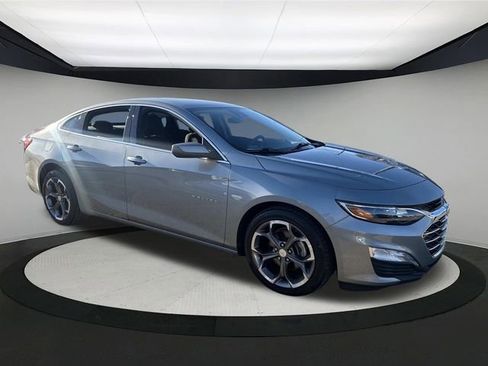 Used 2023 Chevrolet Malibu LT image 3