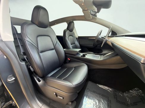 Used 2024 Tesla Model Y Long Range RWD image 45