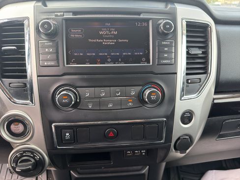 Used 2019 Nissan Titan SV AWD/4WD image 30