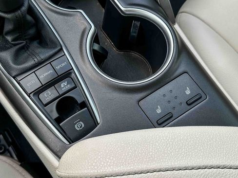 Used 2023 Toyota Camry XLE w/ Cold Weather Package FWD image 33