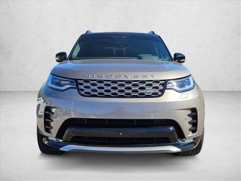 Used 2024 Land Rover Discovery Metropolitan Edition image 2