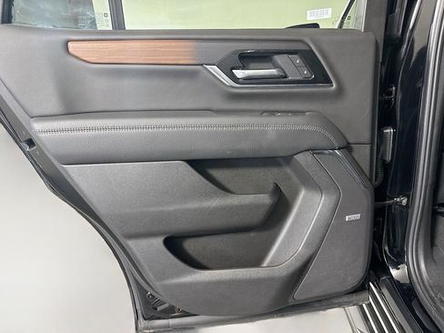 Used 2025 GMC Yukon Denali AWD/4WD image 26