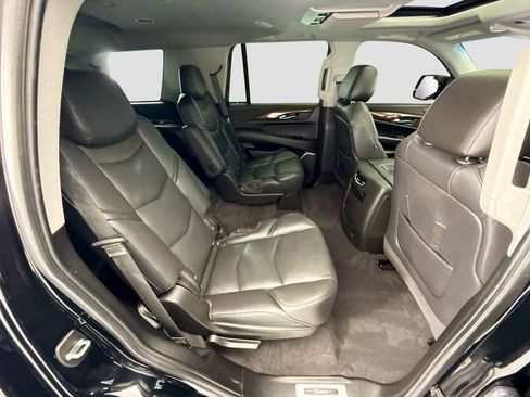 Used 2020 Cadillac Escalade Luxury w/ LPO, Radiant Package AWD/4WD image 21