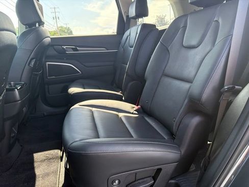 Used 2024 Kia Telluride S FWD image 11