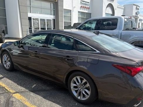 Used 2019 Toyota Avalon XLE FWD image 5