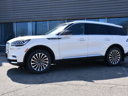 Used 2023 Lincoln Aviator Reserve AWD/4WD image 2