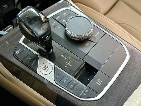 Used 2019 BMW 330i Sedan w/ Convenience Package image 17