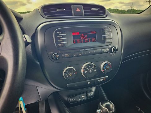 Used 2016 Kia Soul FWD image 19