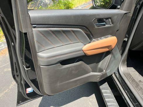 Used 2025 GMC Canyon AT4 AWD/4WD image 11