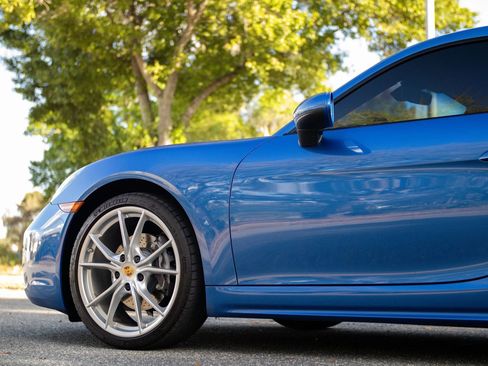 Used 2018 Porsche 718 Cayman image 23