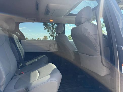 Used 2026 Toyota Sienna XLE FWD image 18