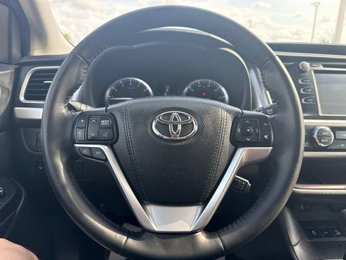 Certified 2016 Toyota Highlander XLE AWD/4WD image 12