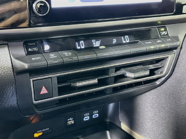 Certified 2025 Toyota Camry LE FWD image 17