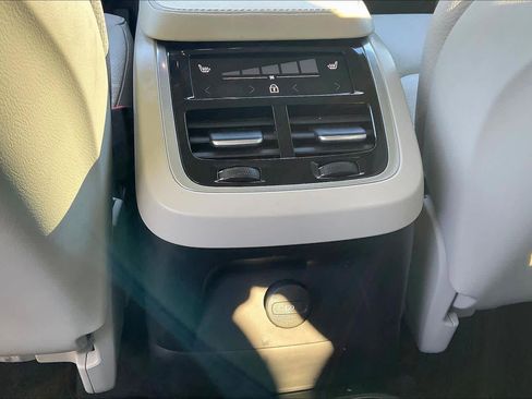 Used 2024 Volvo XC90 T8 Plus image 38