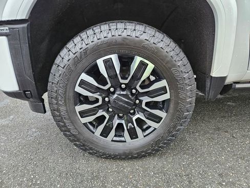 Used 2024 GMC Sierra 3500 Denali Ultimate AWD/4WD image 9