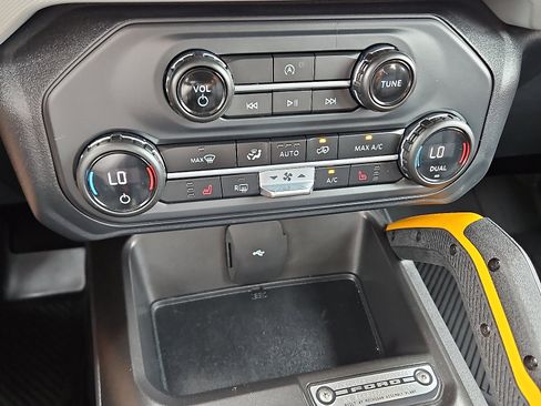 Used 2023 Ford Bronco Badlands image 14