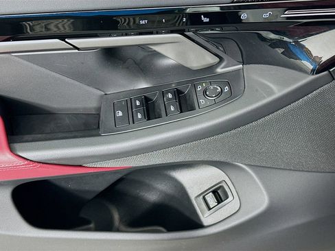 Used 2025 BMW 530i w/ M Sport Package image 18