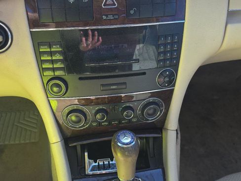 Used 2005 Mercedes-Benz C 320 Sedan w/ Sunroof Pkg image 14