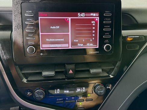 Used 2024 Toyota Camry SE w/ Convenience Package FWD image 18