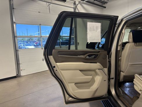 Used 2021 GMC Yukon Denali w/ Denali Ultimate Package AWD/4WD image 37