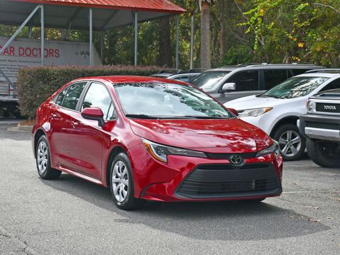 Used 2024 Toyota Corolla LE image 6