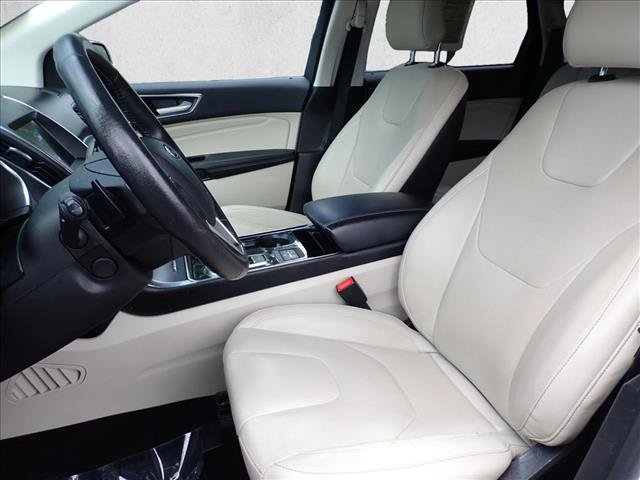 Used 2019 Ford Edge Titanium w/ Equipment Group 301A AWD/4WD image 13