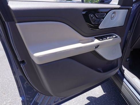 Used 2021 Lincoln Aviator Reserve w/ Equipment Group 202A AWD/4WD image 17