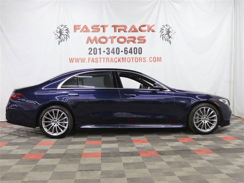 Used 2022 Mercedes-Benz S 580 4MATIC Sedan w/ AMG Line Package image 4