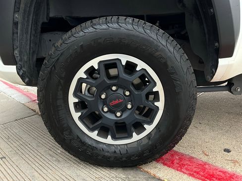 Used 2025 Toyota Tacoma TRD Off-Road image 9