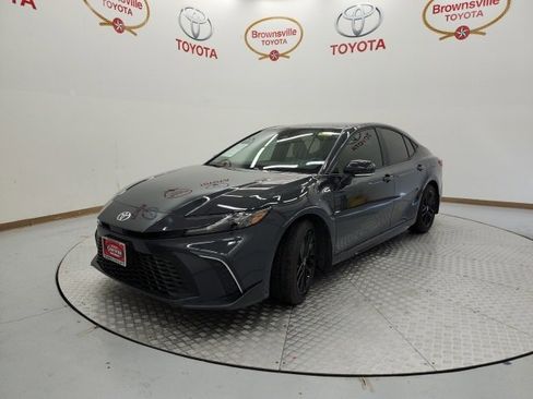 Used 2025 Toyota Camry SE image 2