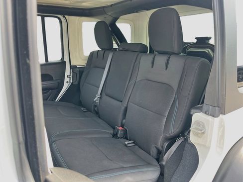 Used 2022 Jeep Wrangler Unlimited Rubicon 4xe AWD/4WD image 24