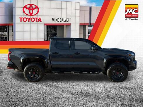 Used 2025 Toyota Tacoma TRD Pro AWD/4WD image 6