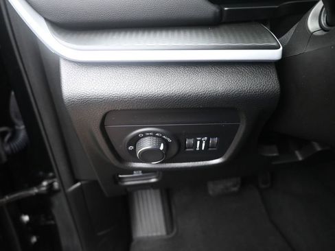 Used 2024 Jeep Grand Cherokee Laredo AWD/4WD image 33