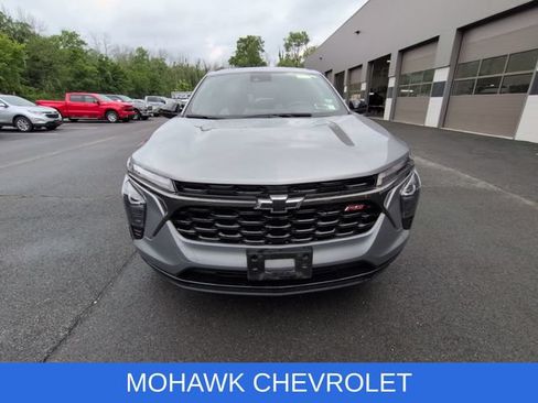 Used 2024 Chevrolet Trax RS w/ Sunroof Package FWD image 6