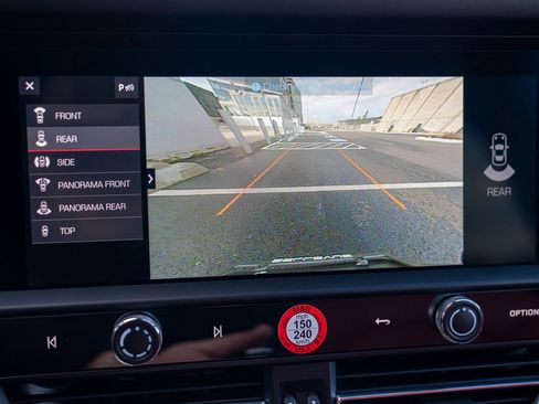 Certified 2025 Porsche Macan image 19