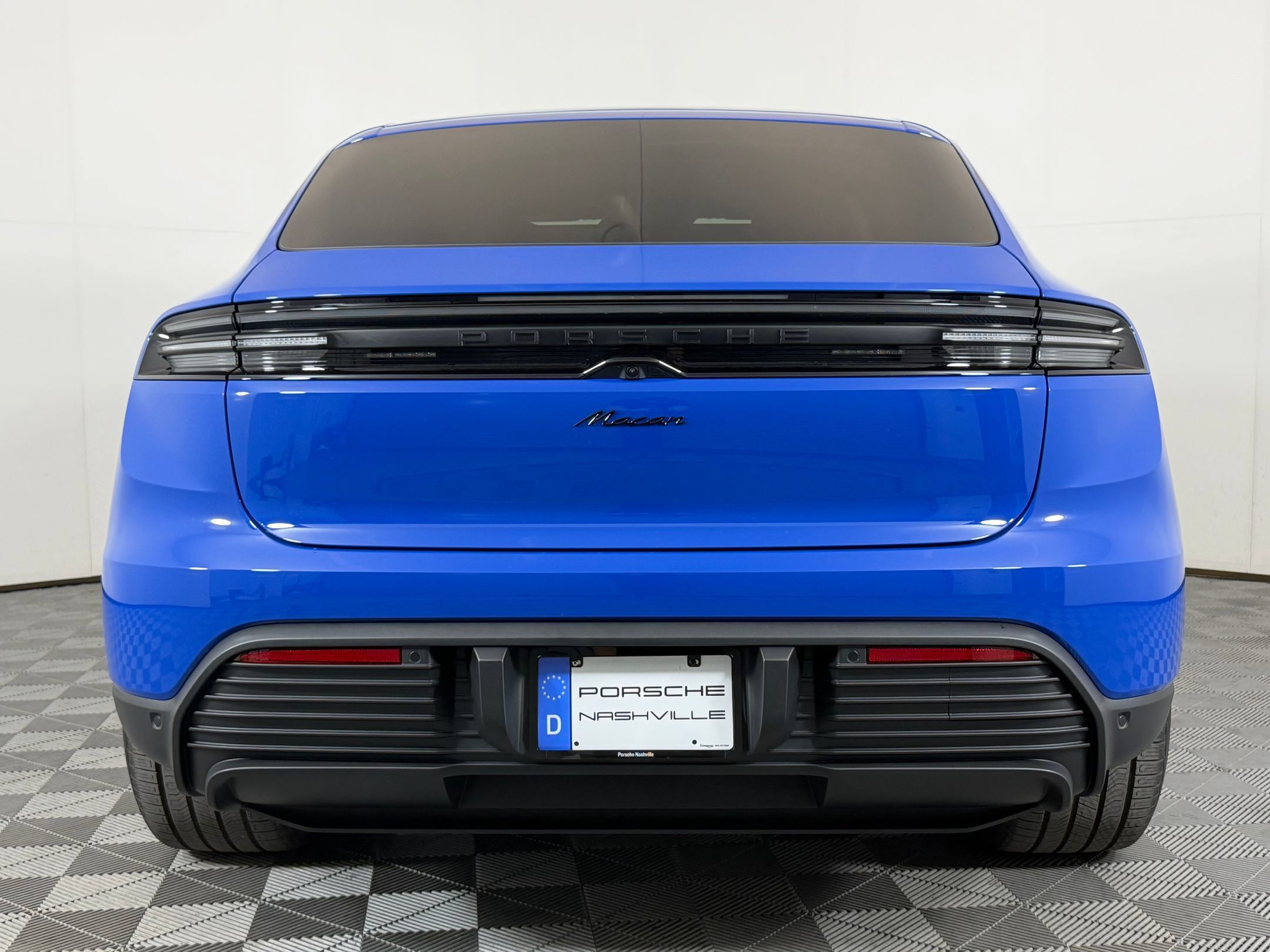 Used 2026 Porsche Macan Electric RWD image 11