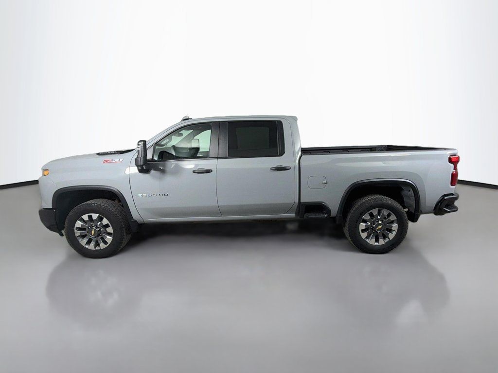 Used 2025 Chevrolet Silverado 2500 Custom w/ Custom Convenience Package AWD/4WD image 9