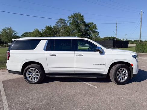 Used 2023 Chevrolet Suburban Premier RWD image 4