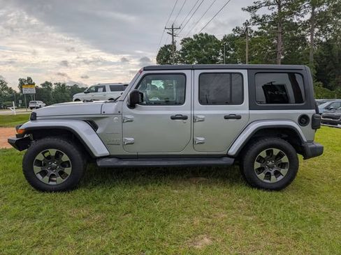 Used 2018 Jeep Wrangler Unlimited Sahara AWD/4WD image 6