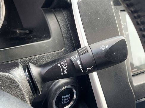 Used 2016 Toyota Camry SE FWD image 32