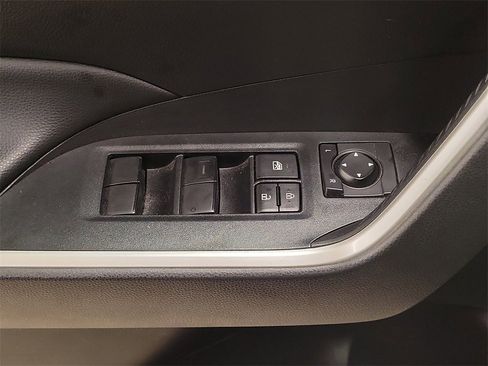 Used 2022 Toyota RAV4 LE image 29