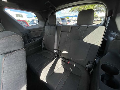 Used 2025 Honda Pilot Sport image 23