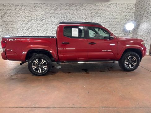 Used 2017 Toyota Tacoma TRD Sport w/ Tow Package RWD image 8